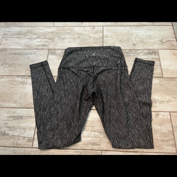 lululemon athletica Pants - Lululemon wunder under hi rise pants size 6/8 vguc